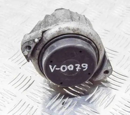 Engine mount bracket