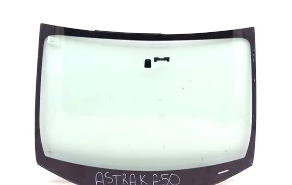 Mitsubishi Pajero Front windscreen/windshield window 