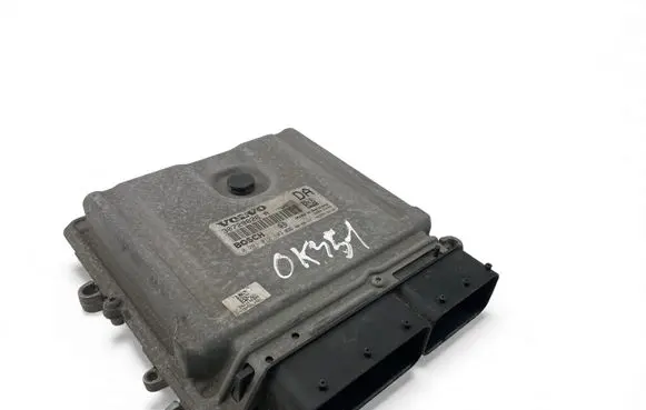 Volvo V70 Engine control unit/module ECU 30729826A 0281012103