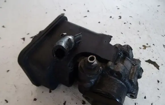 BMW 3 E46 Power steering pump mounting bracket 