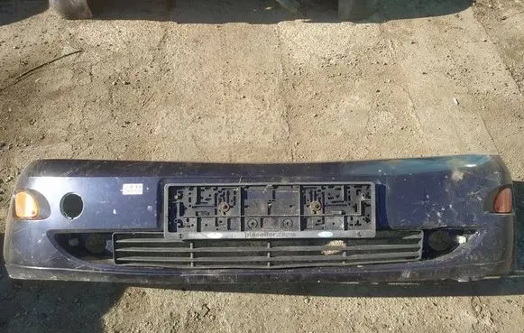 Ford Focus Front bumper melynas
