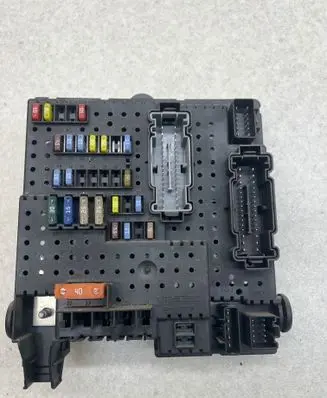 Volvo V70 Fuse module 30728512 28017881