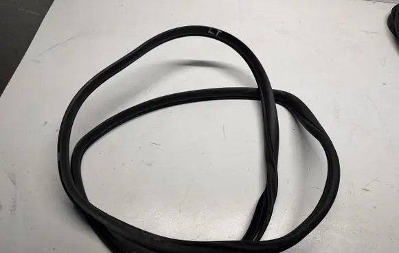 Hyundai Kona I Front door rubber seal USZCZELK