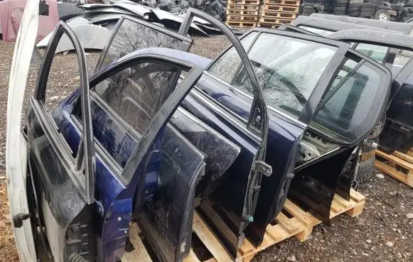 Seat Leon (1M) Front door MELYNOS