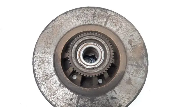 Opel Vivaro Rear wheel hub