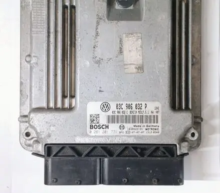 Volkswagen Golf V Engine control unit/module 03C906032P 0261201771