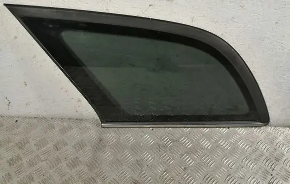 Toyota Avensis T250 Rear side window 6272005110