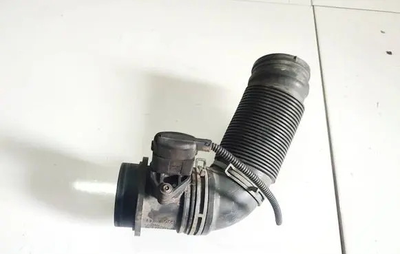 Skoda Octavia Mk2 (1Z) Mass air flow meter 0281002531 038906461b