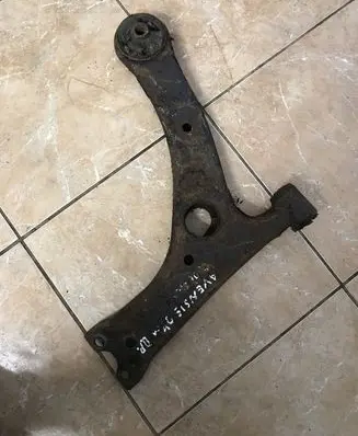 Toyota Avensis T250 Front lower control arm/wishbone
