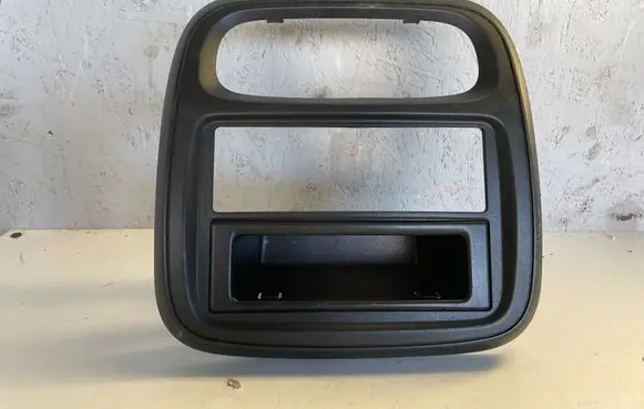 Renault Trafic III (X82) Dashboard center trim panel 682603912R 93452449