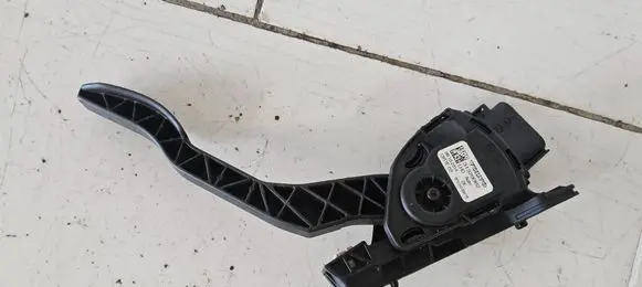 Volvo V60 Accelerator throttle pedal 31329062 09102014 6PV01083416