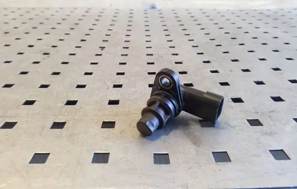 Opel Insignia A Camshaft position sensor 55201676
