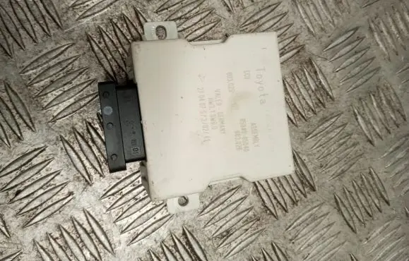 Toyota Avensis T250 Window wiper relay 8594005040