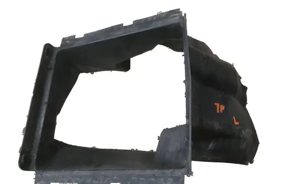 Volkswagen Touareg II Intercooler air channel guide 7P6117335