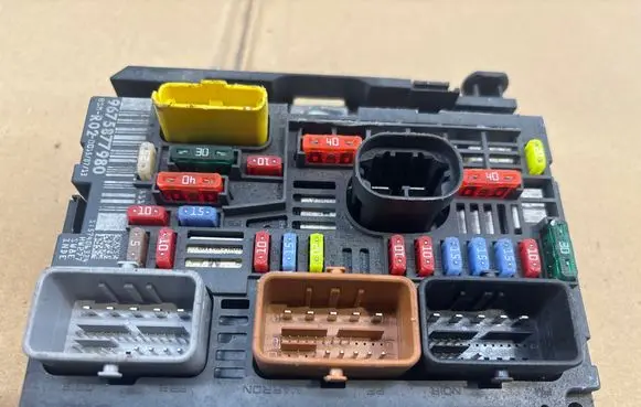 Citroen C4 I Picasso Fuse box set 9675877980
