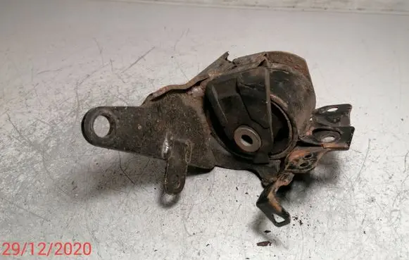 Toyota Corolla Verso E121 Engine mount bracket