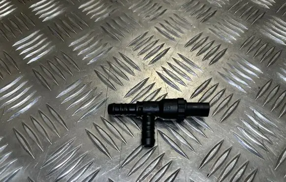 Volkswagen Golf VII Fuel temperature sensor 04L919