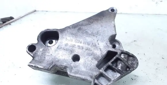 Volkswagen Touran I Engine mounting bracket 03G199207G