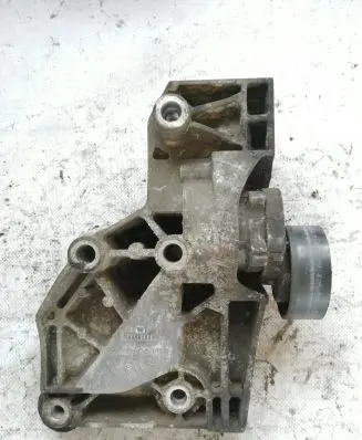 Opel Insignia A Generator/alternator bracket 55562863