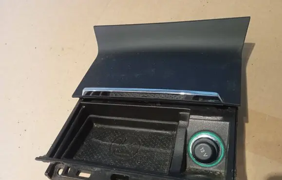 Skoda Superb B6 (3T) Ashtray (front) 3T0857962B 4454 3T0863077B