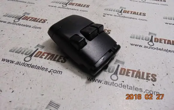 Toyota Avensis T220 Steering wheel buttons/switches 8623020010