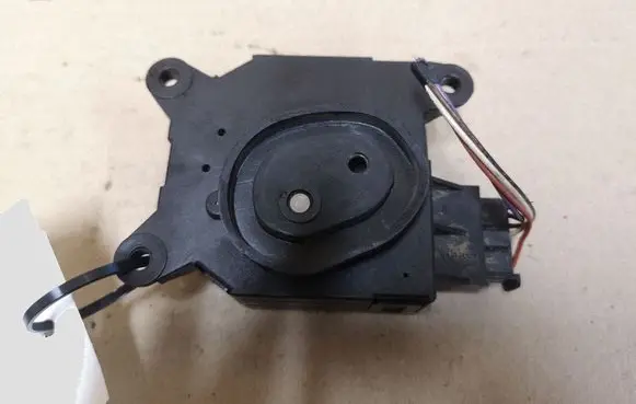 Peugeot 308 Air flap motor/actuator T1000467T 1000076010