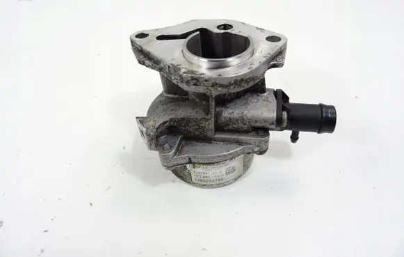 Nissan Juke I F15 Vacuum pump 146505272R