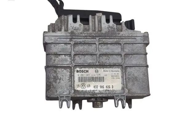 Volkswagen Golf III Engine control unit/module 032906026D 0261203314315 26SA3653