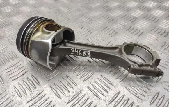 Volkswagen PASSAT B8 Piston with connecting rod