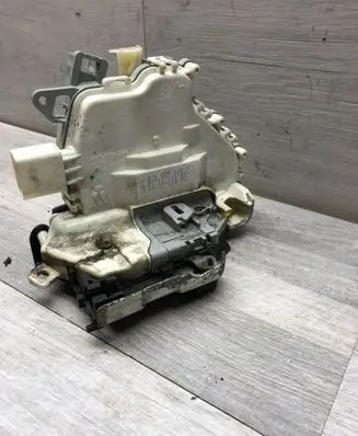 Audi A6 S6 C7 4G Front door lock 8J1837015C