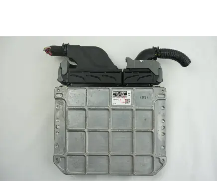 Toyota Avensis T270 Engine control unit/module 8966105M10 MB2756000680