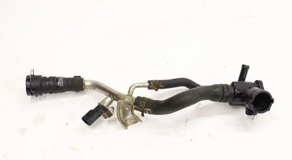 Volkswagen PASSAT B8 Engine coolant pipe/hose 5Q0126113G