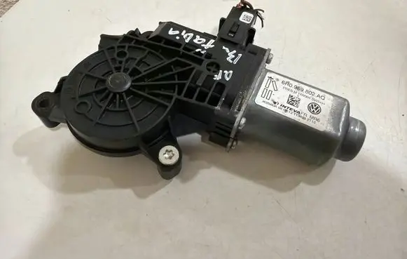 Skoda Fabia Mk2 (5J) Front door window regulator motor 6R0959802AQ 402560A