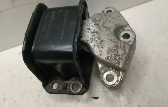 Peugeot 3008 I Engine mount bracket 9636845880 9636583980 9636270080
