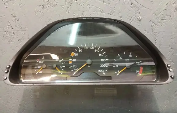 Mercedes-Benz E W210 Speedometer (instrument cluster) 2105401248
