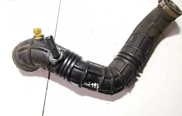 Volvo S40, V40 Air intake hose/pipe MB957388