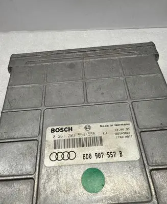 Audi A4 S4 B5 8D Engine control unit/module 8D0907557B 0261203554