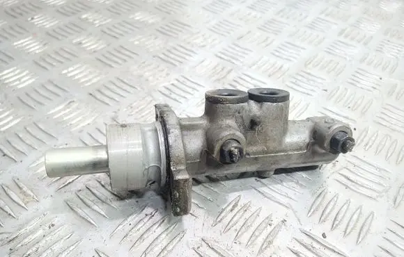 Volkswagen Golf IV Master brake cylinder