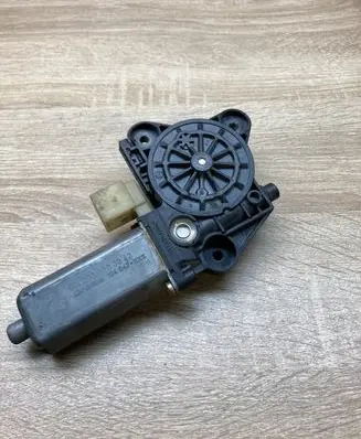 Mercedes-Benz C W203 Rear door window regulator motor A2038203042 0130822007