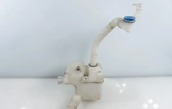 Suzuki Swift I Windshield washer fluid reservoir/tank 