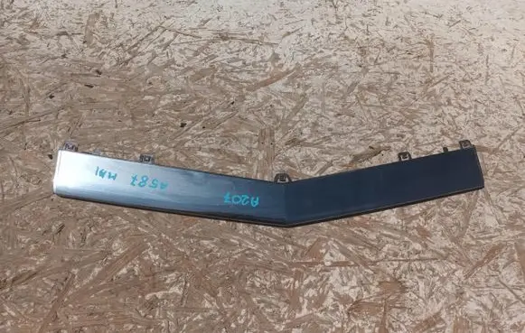Front bumper splitter molding