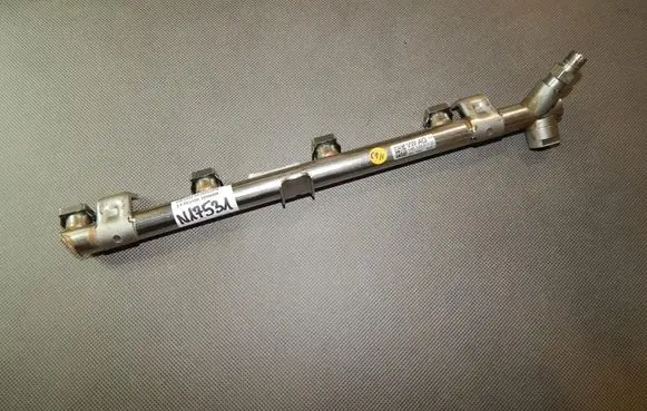 Volkswagen Golf VII Fuel main line pipe 04E133317D
