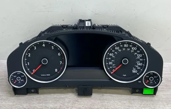Volkswagen Touareg II Speedometer (instrument cluster) 7P6920983E