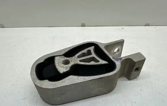 Volvo XC60 Gearbox mount 8G916P082BA