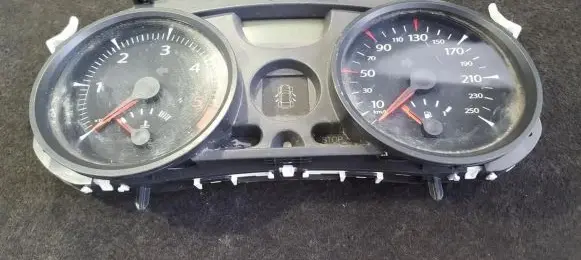 Renault Megane II Speedometer (instrument cluster) 8200720305J 35110419