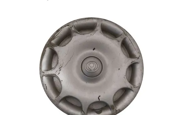 Mazda 626 R14 wheel hub/cap/trim 