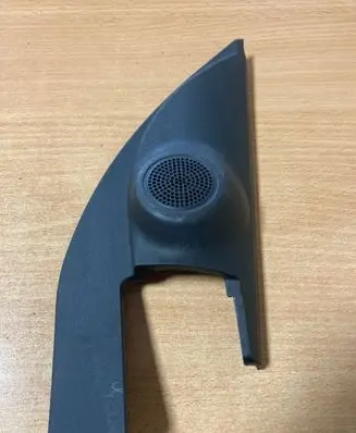 Front door high frequency speaker