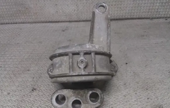 Opel Zafira B Engine mount bracket 24427298