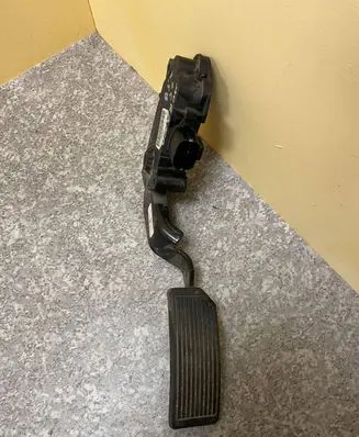 Nissan Murano Z50 Accelerator throttle pedal 18002CA100