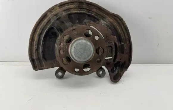 Mercedes-Benz A W176 Front wheel hub 24605 A2464210720